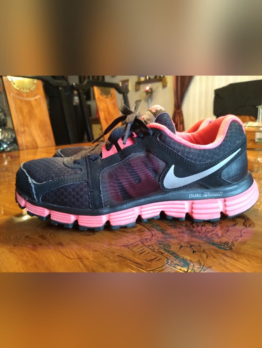 Women's Nike Air Dual Fusion ST2, Black And Hot Pink In Excellent Condition Sz 7
